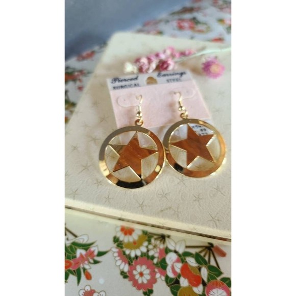 Vintage Star Dangling Earrings - Picture 5 of 10